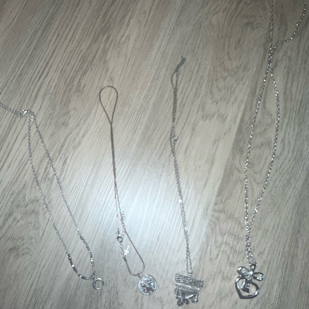 Silver‎ Pendant Necklaces Set
